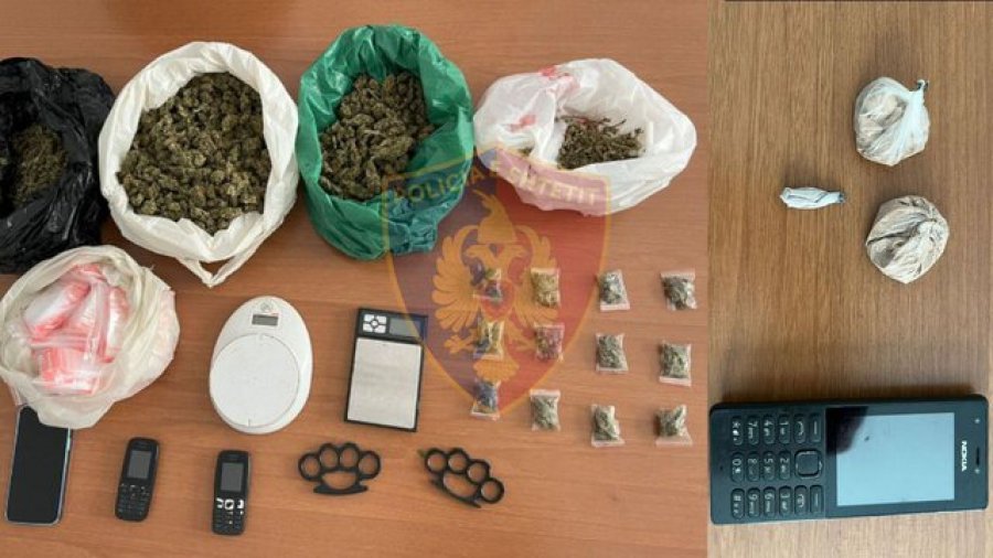 Operacioni ‘Supplier 3’/ Sekuestrohen kanabis, peshore e përforcues grushti, arrestohen 4 shpërndarësit e drogës
