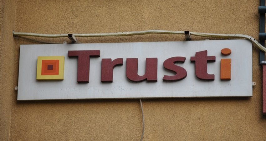 Veç deri në gusht, Trusti humb 161 milionë euro