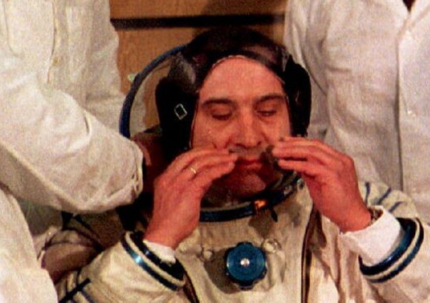 Vdes kozmonauti rus, udhëtimi që mban rekordin botëror për qëndrimin e tij në hapësirë 