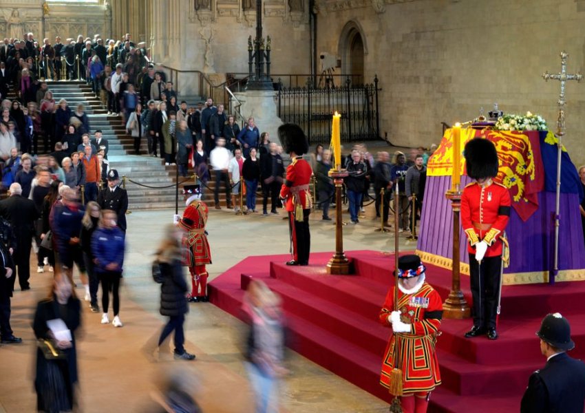 Udhëheqësit botërorë dhe figurat publike mbërrijnë në Londër për funeralin e Mbretëreshës