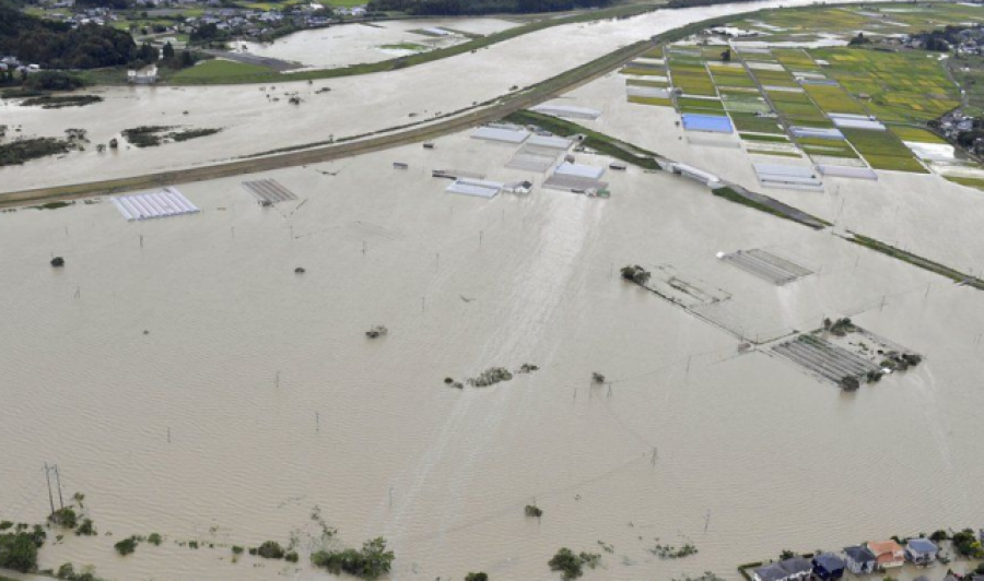 Tajfuni Nanmadol godet rënë Japoninë