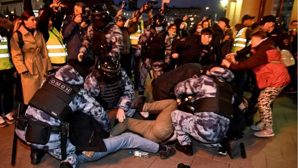 'Jo, mobilizimit!': Rusia arreston qindra në protestat kundër luftës në Ukrainë