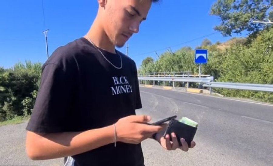 Shkodër/ 16-vjeçari gjen në rrugë portofolin me 6 mijë euro, ia kthen turistit italian