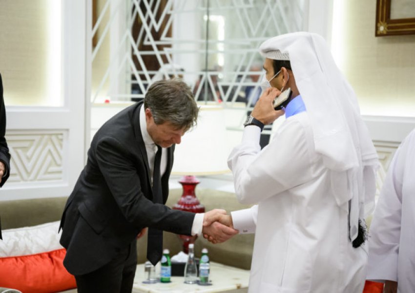 Kancelari gjerman, vizitë të vështirë në tri vendet e pasura me naftë: Arabi Saudite, Emirate, Katar