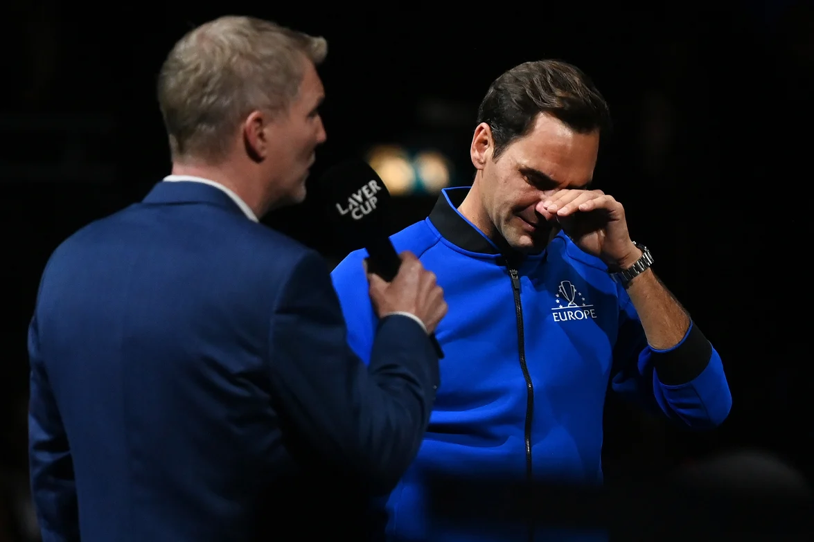 VIDEO/ I madhi Roger Federer luajti ndeshjen e fundit në karrierë, i përlotur i jep lamtumirë tenisit