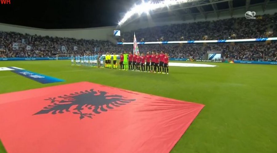 Vërshëllehet himni kombëtar, nis me ritëm ndeshja Izrael-Shqipëri, Broja i afrohet golit