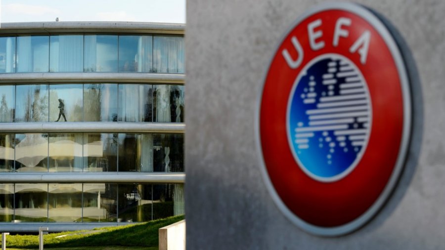 Sherre dhe racizëm/ UEFA gjobit Juventusin dhe dënon klubet gjermane