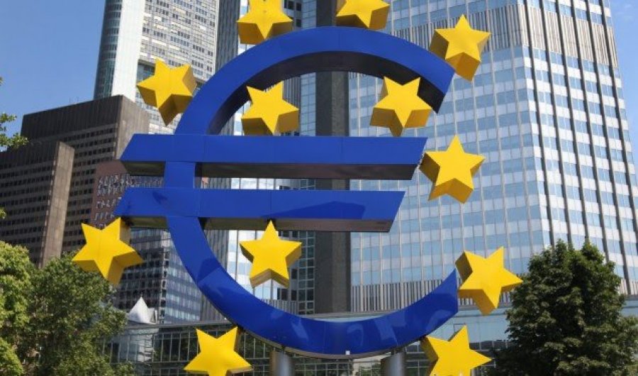 Eurozona ka të ngjarë të kalojë në recesion