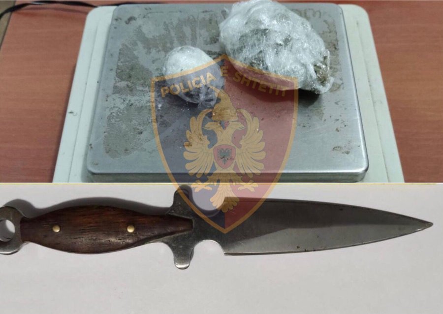 EMRI/ Thikë dhe drogë në makinë, arrestohet 32 - vjeçari në Durrës
