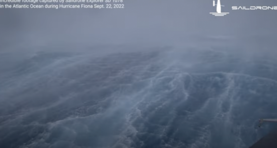 VIDEO/ Dallgë deri në 15 metra, era me shpejtësi 160 kmh, shkencëtarët dërgojnë dronin në ‘syrin’ e Uraganit Fiona