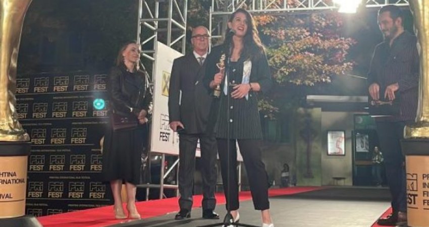 Rina Krasniqi shpallet aktorja më e mirë në PriFest me filmin “Virgjëresha Shqiptare”