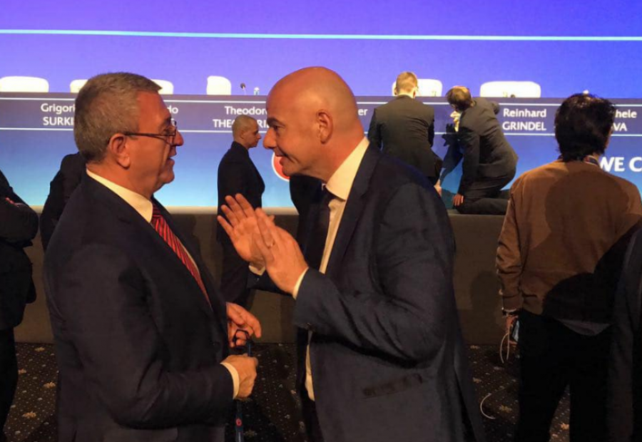 Presidenti i FIFA-s vizitë në Tiranë, takim me Dukën për përurimin e fushave të reja