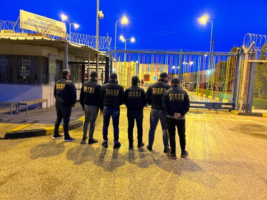 ‘Shfryhet’ operacioni në burgun e Fierit, lirohen 18 punonjësit e akuzuar për veprimtari të paligjshme  