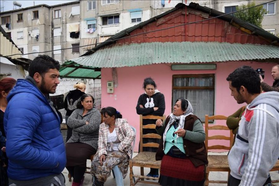 Peticioni/ 750 familje rome në Drizë të Fierit janë abandonuar nga bashkia projektet e nisura me fonde të ndërkombëtarëve janë lënë në mes