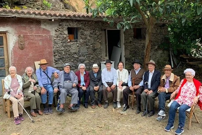 12 vëllezër e motra spanjollë hyjnë në ‘Guinness’ për moshën më të madhe të kombinuar
