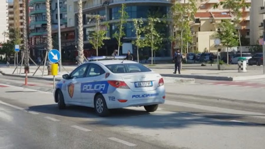 Arrestohet në flagrancë 31 vjeçari nga Vlora, policia i gjeti 1 thikë gjatë kontrollit fizik  