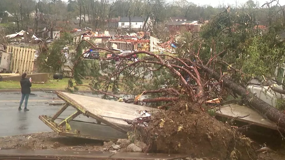 4 viktima dhe dhjetëra të plagosur nga tornadot në Amerikë, mijëra pa energji elektrike