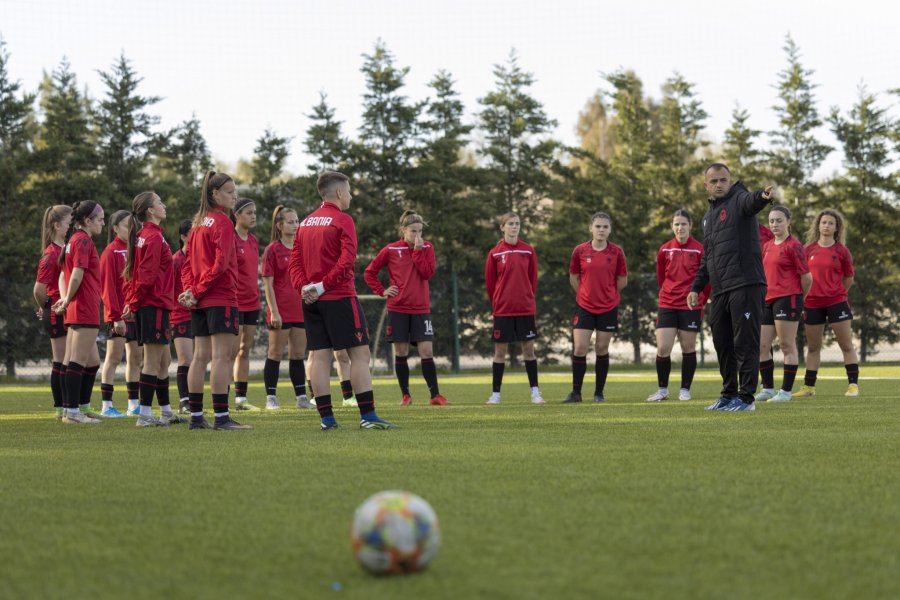 Europiani U-19 për vajza/ Trajneri Krepi: Rivalët janë të fortë, por ne do t’i marrim maksimumin këtij grupi