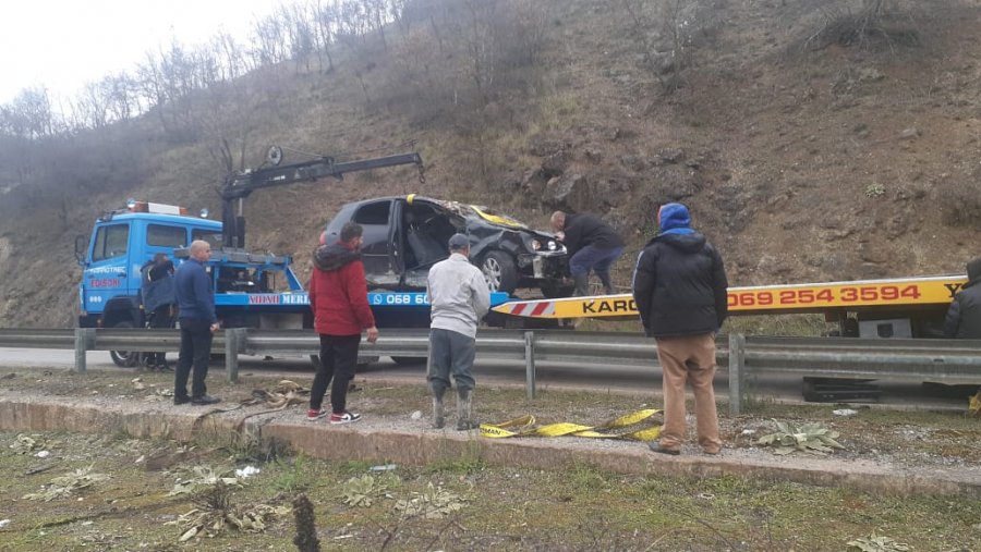 Po ktheheshin nga Tirana në Devoll, makina ra në përrua gjatë natës dhe u gjet në mëngjes