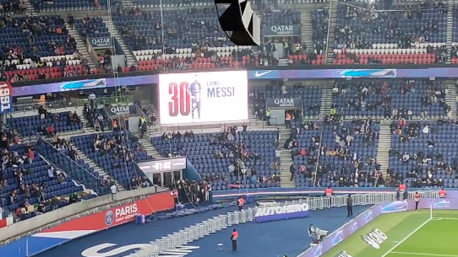 VIDEO/ Tifozët e PSG-së fërshëllejnë Leo Messin