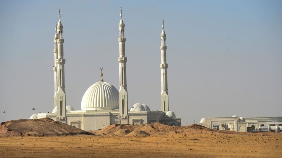 Ndërtohet xhamia luksoze që theu 3 rekorde botërore