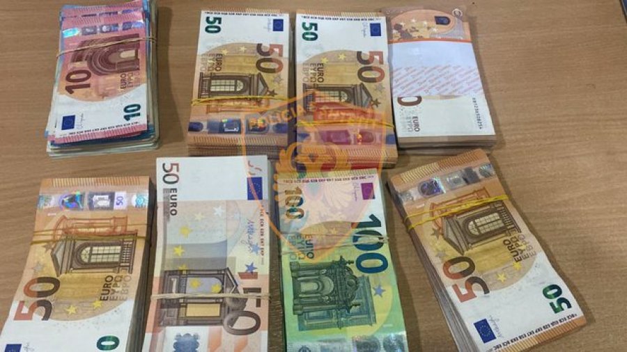 Kapet me 41 250 euro të padeklaruara në Kapshticë, procedohet penalisht 34-vjeçari