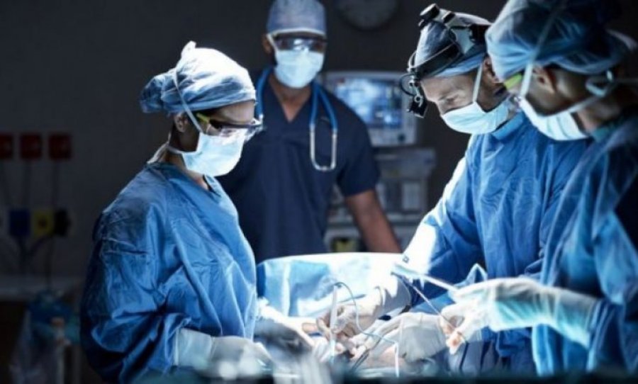 Operacion i sukseshëm në Itali, gruas i heqin tumorrin 42 kg