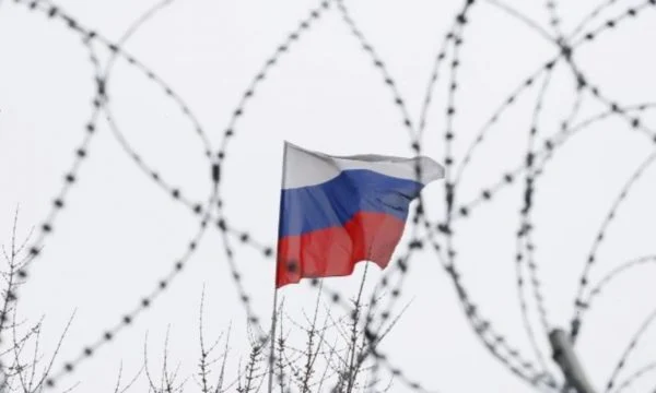 Inteligjenca britanike: Rusia dëshiron t’i shesë borxhin kombëtar vendeve të huaja dhe kështu të financojë luftën