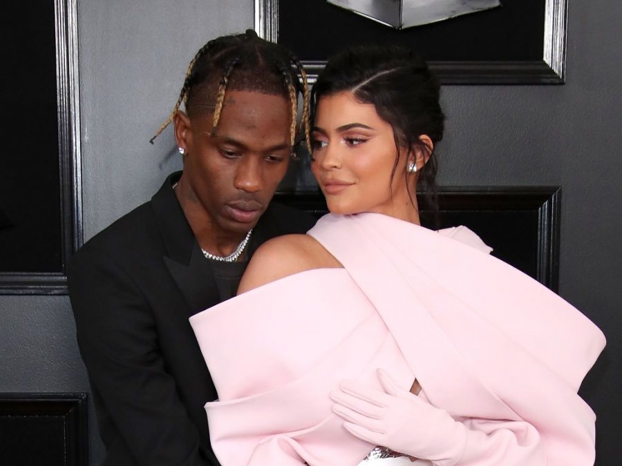 Kylie Jenner dhe Travis Scott 'të dëshpëruar' për të shitur rezidencën e tyre në Beverly Hills