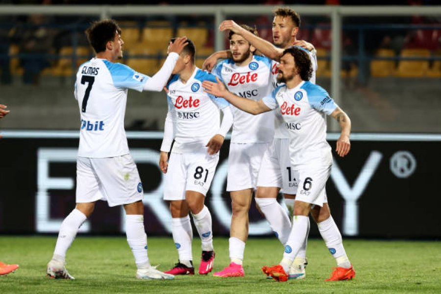 Serie A: Napoli fiton në Lecce dhe i afrohet titullit