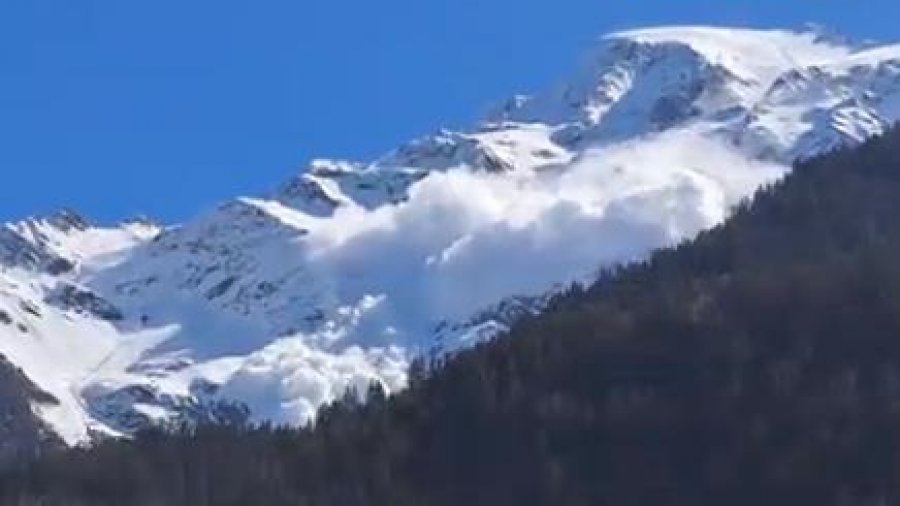 VIDEO/ Alpet franceze, u përfshinë nga një ortek, humbasin jetën 4 persona