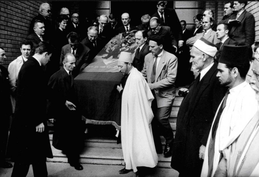Më 9 prill 1961, ndërroi jetë në Paris, Ahmet Zogu