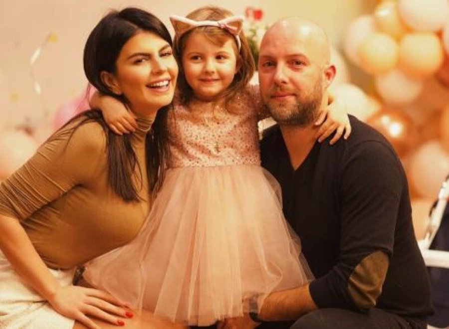 'Një vit pa të puthur'- Ish-bashkëshorti i Rudina Dembacajt ndan videon me të bijën