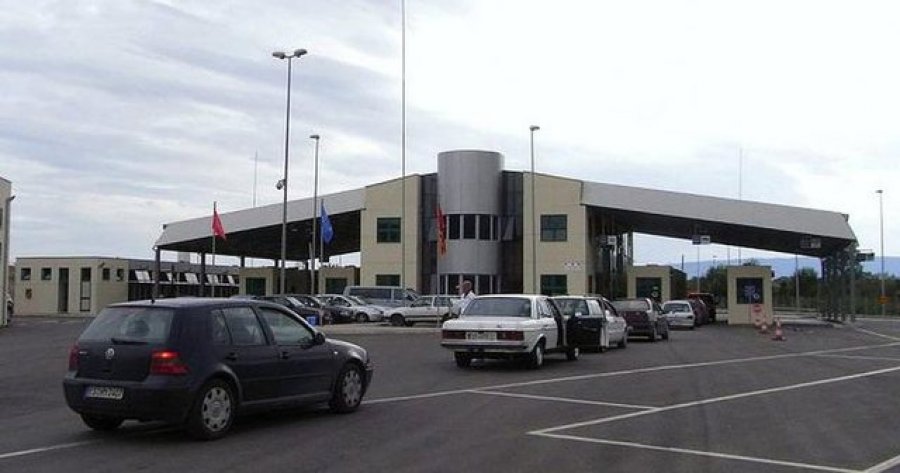 Kaloi në mënyrë të paligjshme në Qafë Thanë me pasaportë false, arrestohet 49-vjeçari nga Pogradeci