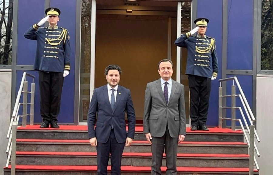 Prishtinë, nis takimi i Albin Kurtit me Dritan Abazoviçin, kryeministrin e Malit të Zi