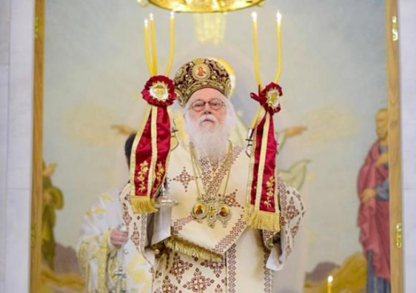 Kisha Ortodokse kremton Pashkën, sonte E Shtuna e Madhe
