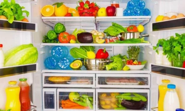 Këto fruta duhet t’i ruani patjetër në frigorifer 