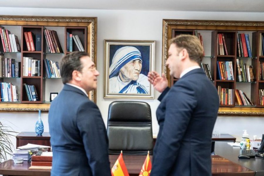 ‘Foli shqip’/ Opozita maqedonase kërkon dorëheqjen e ministrit Bujar Osmani