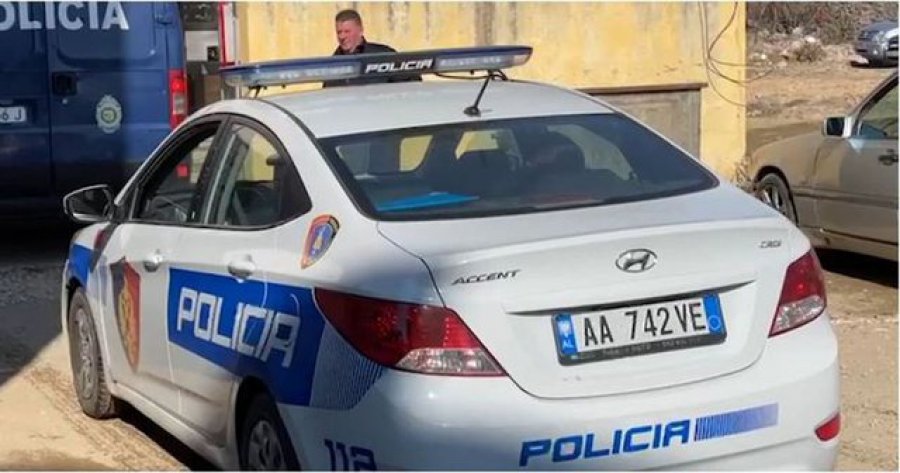 I përplasen makinën dhe e kanosën 39-vjeçarin, policia e Pogradecit shpall në kërkim 2 autorët