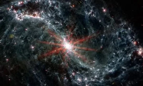 James Webb-i i NASA-s po zbulon galaktika që nuk duhej të ekzistonin