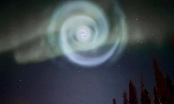 Zgjidhet misteri i vorbullës blu që u pa me sy të lirë në qiellin e Alaskës