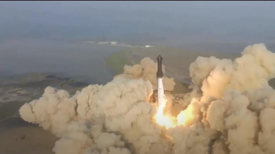 Raketa më gjigante në botë niset për fluturim, shpërthen pak minuta pas ngritjes