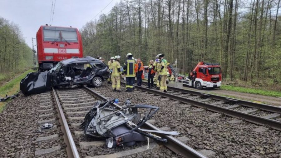 Treni përplaset me një makinë në Gjermani, të paktën tre të vdekur