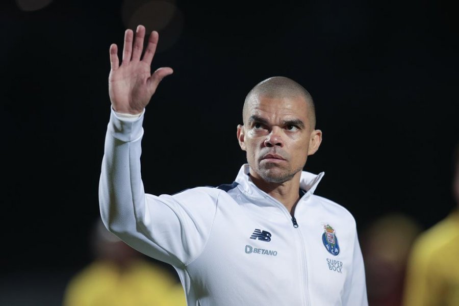 ‘Legjenda vazhdon’/ Pepe firmos kontratën e re