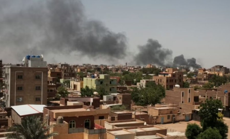 VOA/ Intensifikohen luftimet në Sudan, SHBA evakuon diplomatët mbyllet Ambasada, çfarë po ndodh në vendin afrikan