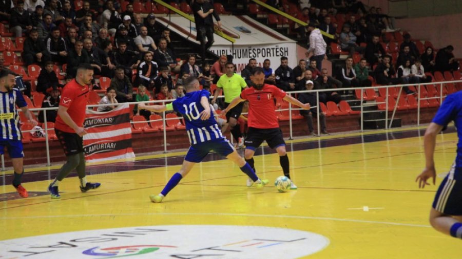 Finalet e Kampionatit të Futsallit / Tirana fiton raundin e parë ndaj Flamurtarit në transfertë