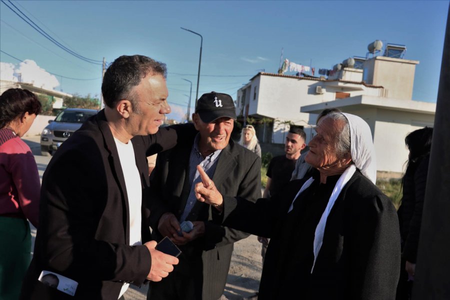 'Qyteti je ti'/ Igli Cara zhvillon takime derë më derë me qytetarët e Durrësit