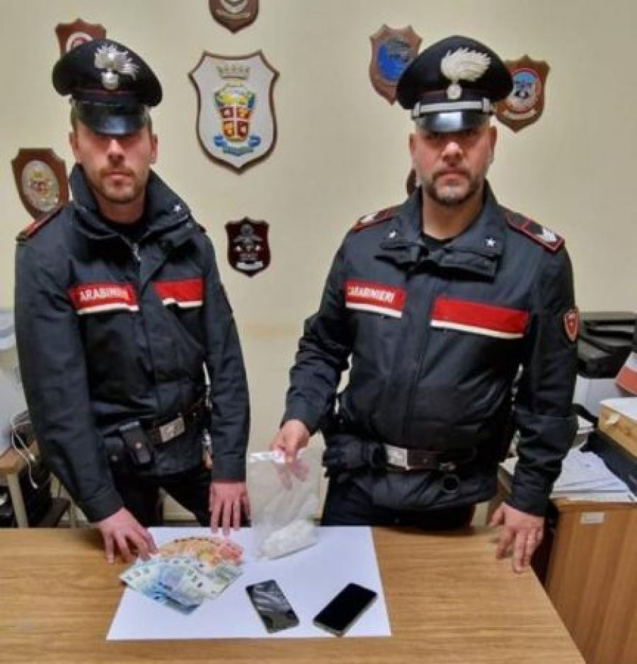 E ‘tradhtoi’ reagimi, arrestohet 27-vjeçari shqiptar në Itali, i gjendet kokainë në makinë