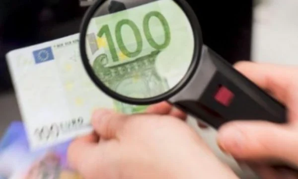 Burri në Ferizaj raporton për para të falsifikuara, kaq është vlera e tyre