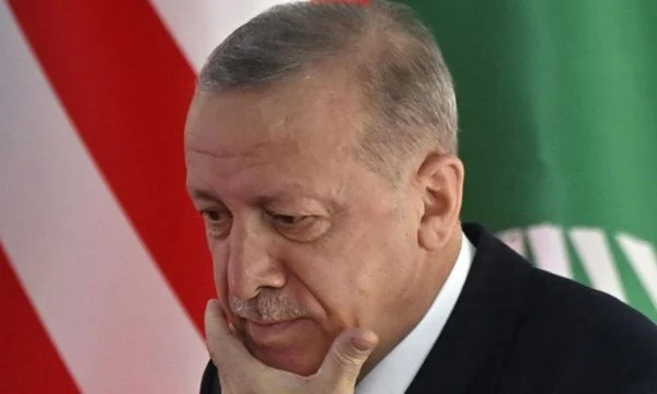Ndërpreu intervistën për shkak të problemeve shëndetësore, Presidenca turke reagon për gjendjen e Erdogan